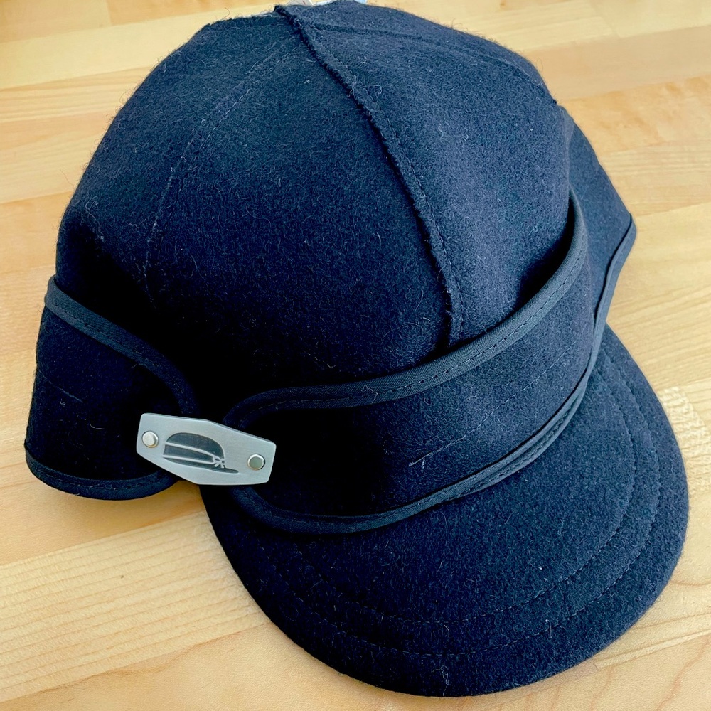 Stormy Kromer Women’s Hat. Size is 7 1/4, Color is black.